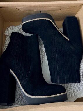 Steve Madden | Joline Black Suede | Size 7 | Lightly Used
